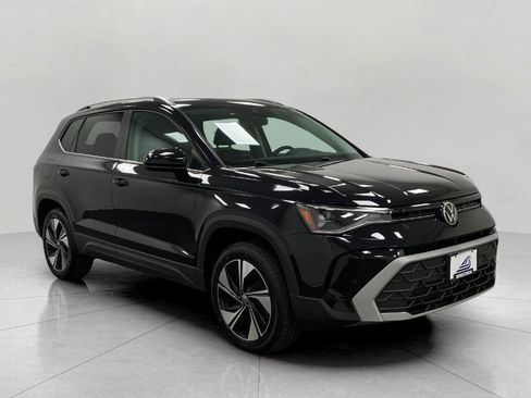 Used 2025 Volkswagen Taos SE AWD/4WD image 31