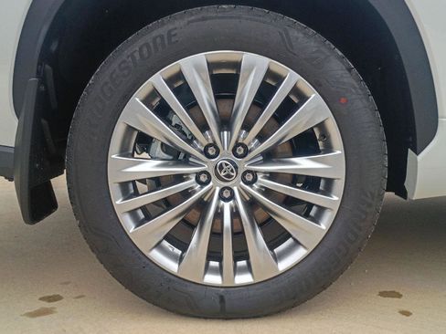 New 2026 Toyota Highlander Platinum image 26