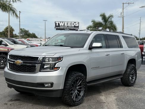 Used 2018 Chevrolet Suburban LT w/ Luxury Package AWD/4WD image 12