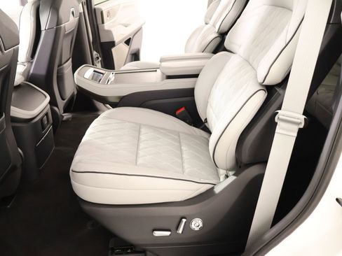 New 2026 Lincoln Navigator Black Label AWD/4WD image 13