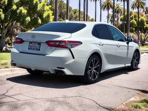 Used 2019 Toyota Camry SE w/ Carpet Mat Package FWD image 8