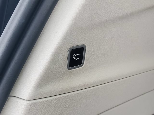 Used 2023 Chrysler Pacifica Touring-L FWD image 8