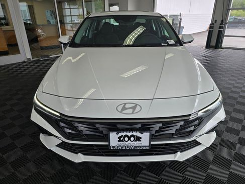 New 2026 Hyundai Elantra Limited FWD image 8