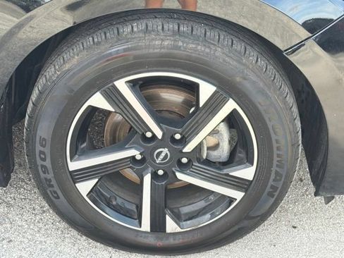 Used 2024 Nissan Sentra SV FWD image 10