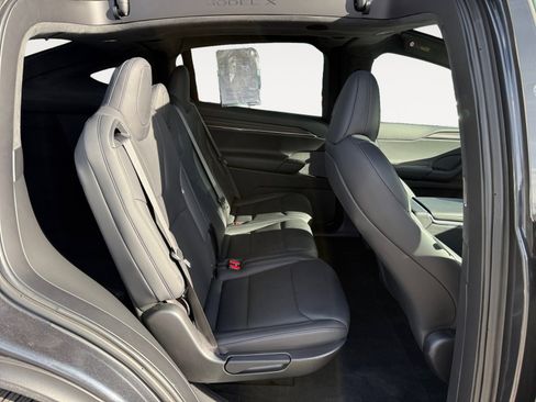 Used 2024 Tesla Model X Base image 18