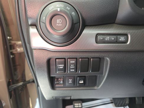 Used 2021 Nissan Titan PRO-4X w/ Pro-4x Convenience Package image 33