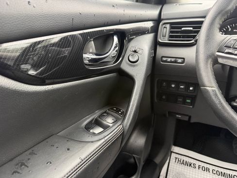 Used 2019 Nissan Rogue SL FWD image 30