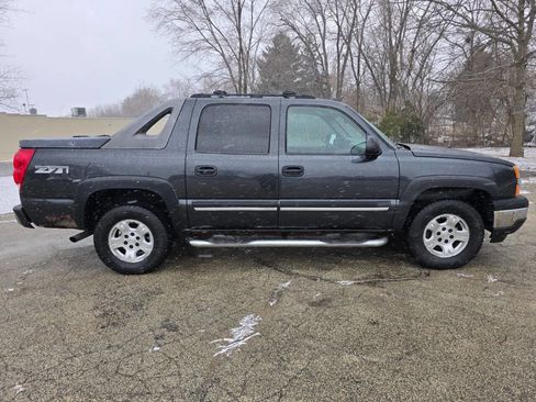 Used 2005 Chevrolet Avalanche Z71 w/ Preferred Equipment Group image 4