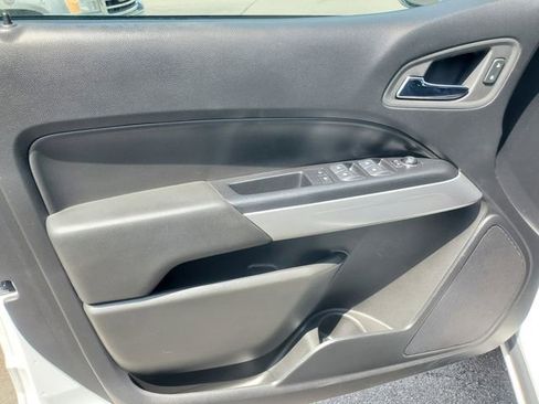 Used 2022 Chevrolet Colorado LT AWD/4WD image 9