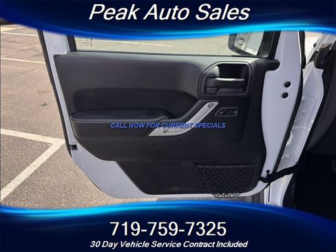 Used 2016 Jeep Wrangler Unlimited Rubicon AWD/4WD image 11