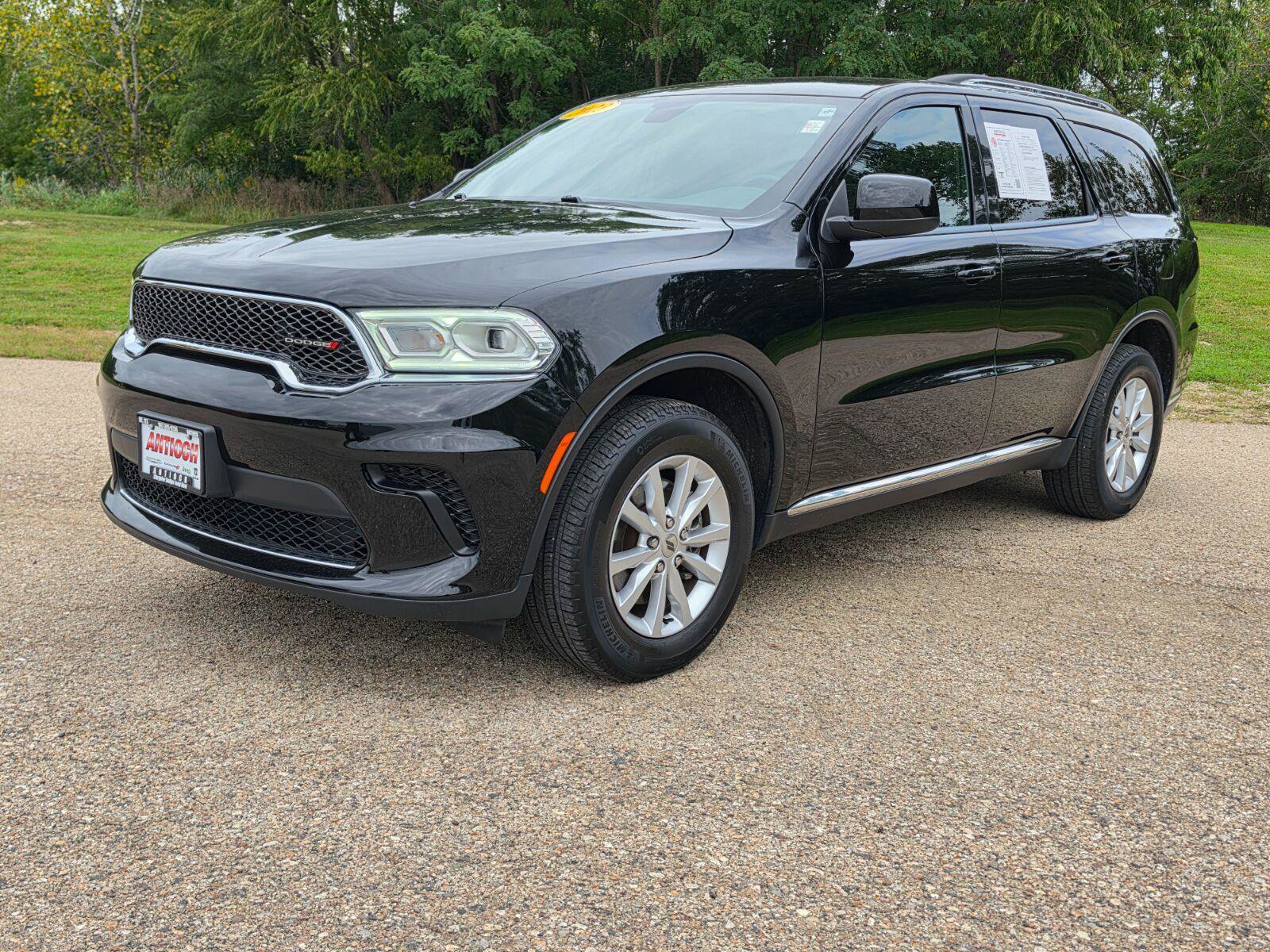 Used 2023 Dodge Durango SXT AWD/4WD image 3