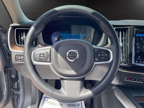 Used 2022 Volvo XC60 B5 Momentum AWD/4WD image 10