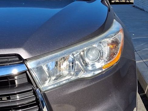 Used 2014 Toyota Highlander Plus image 4