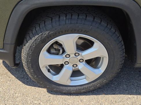 Used 2020 Jeep Compass Latitude image 9