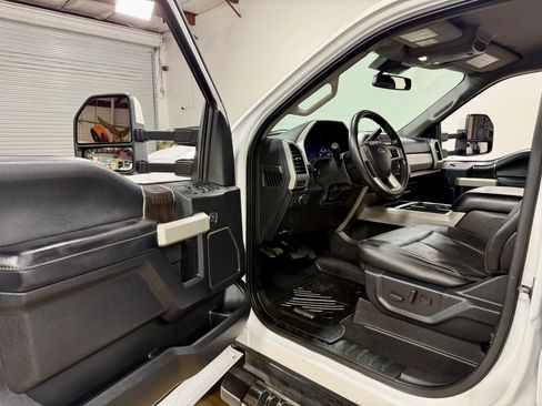 Used 2020 Ford F250 Lariat w/ Lariat Value Package AWD/4WD image 12
