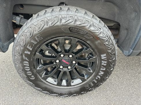 Used 2023 GMC Sierra 1500 AT4X AWD/4WD image 29
