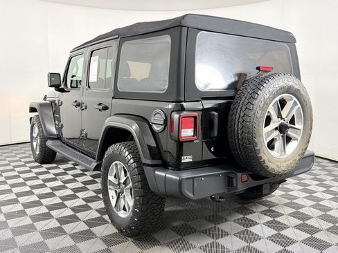 Used 2018 Jeep Wrangler Unlimited Sahara AWD/4WD image 4