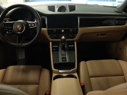 Used 2025 Porsche Macan image 11