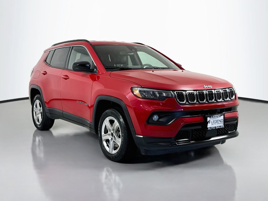 Used 2024 Jeep Compass Latitude AWD/4WD image 4