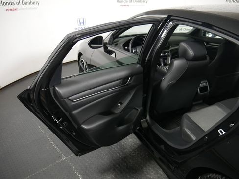 Used 2022 Honda Accord Sport image 9