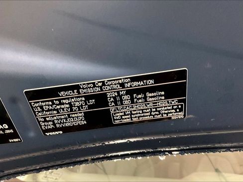 Certified 2024 Volvo XC40 B5 Plus AWD/4WD image 31