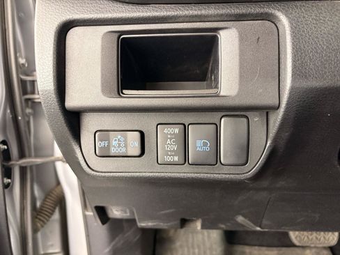 Used 2019 Toyota Tacoma TRD Off-Road w/ TRD Premium Off Road Package AWD/4WD image 32