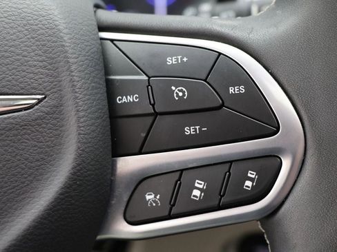 Used 2022 Chrysler Pacifica Limited image 21