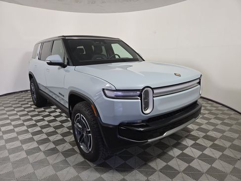 Used 2025 Rivian R1S Adventure Dual AWD/4WD image 7