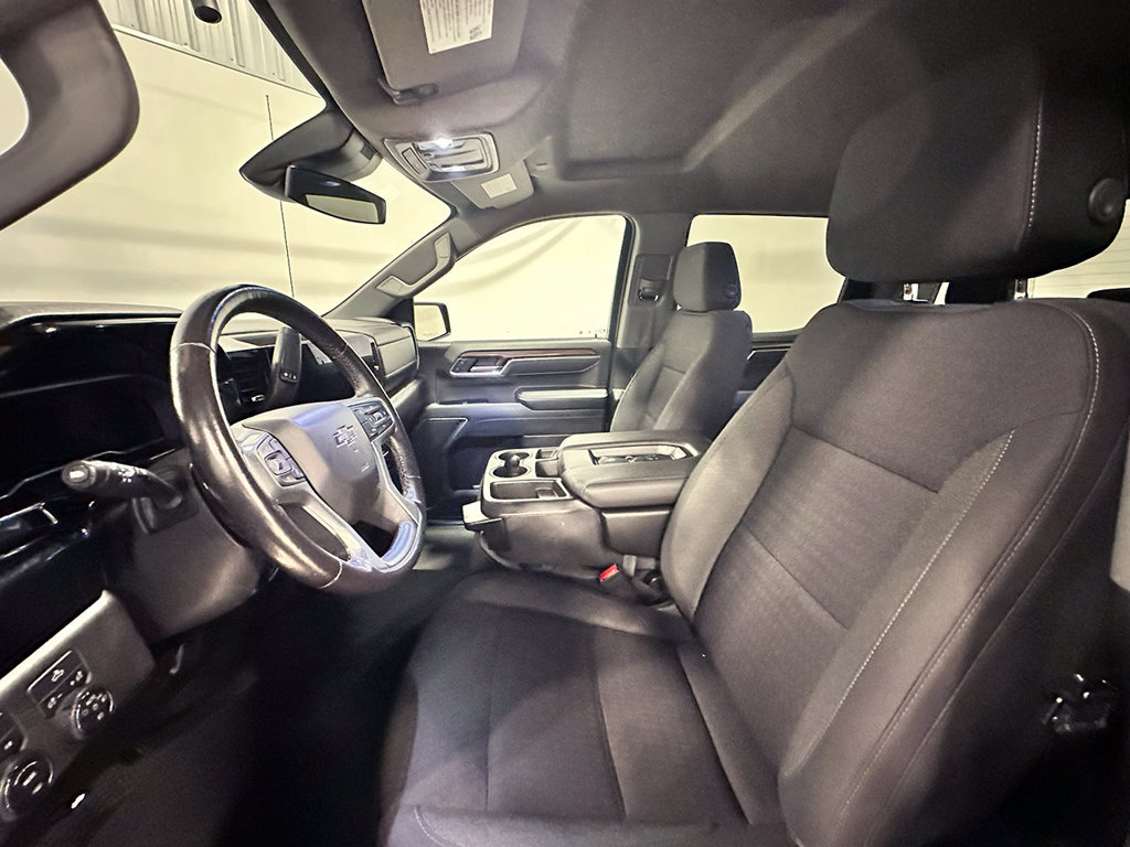 Used 2022 Chevrolet Silverado 1500 RST AWD/4WD image 3