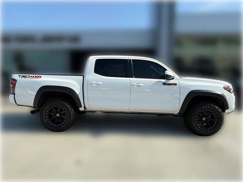 Used 2022 Toyota Tacoma TRD Off-Road AWD/4WD image 10