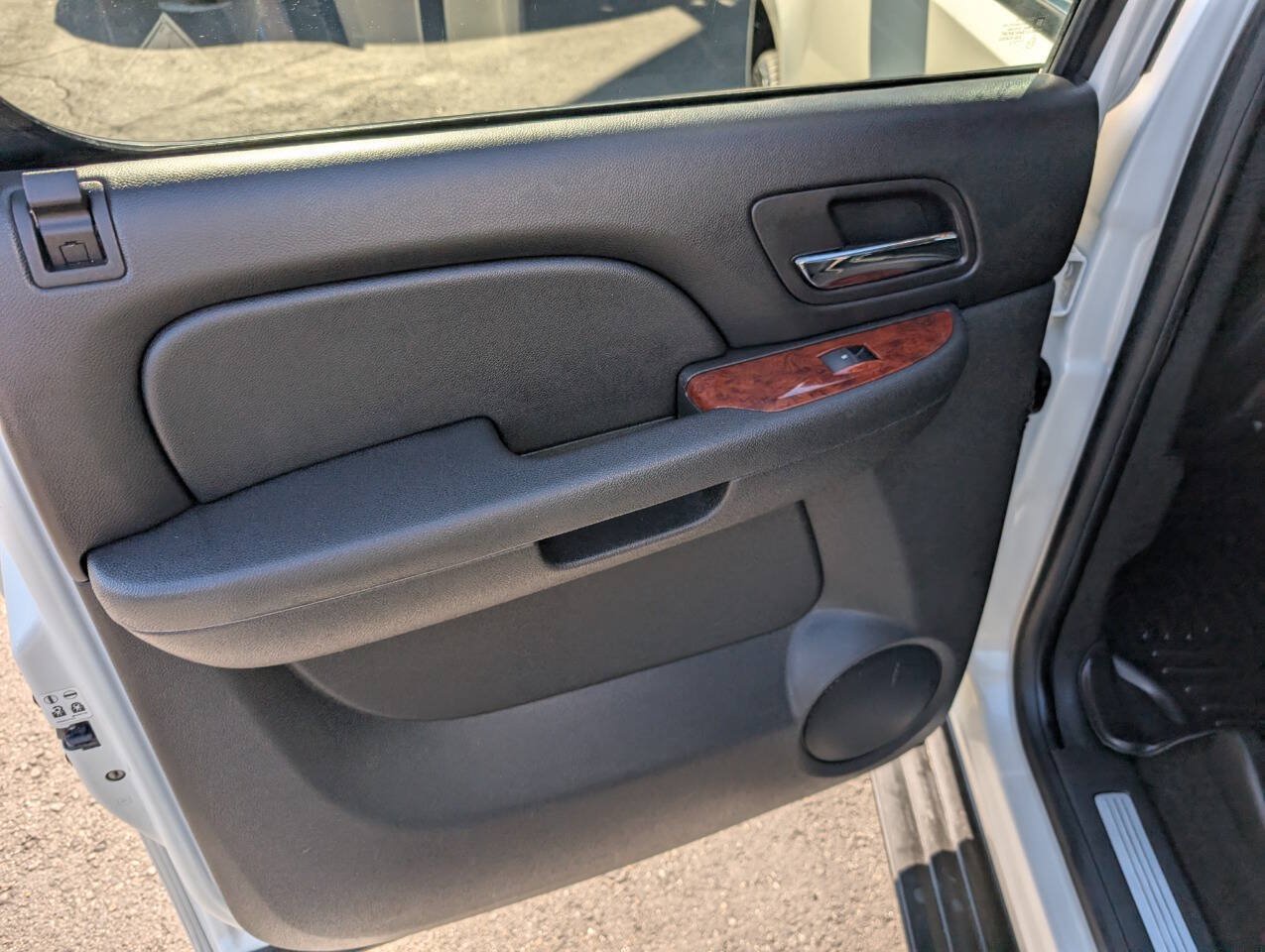 Used 2013 Chevrolet Avalanche LTZ AWD/4WD image 32