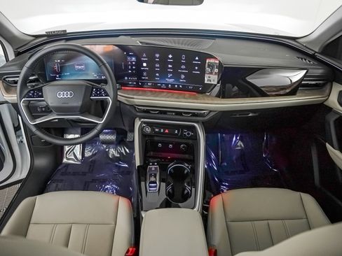 New 2025 Audi Q5 Premium image 12