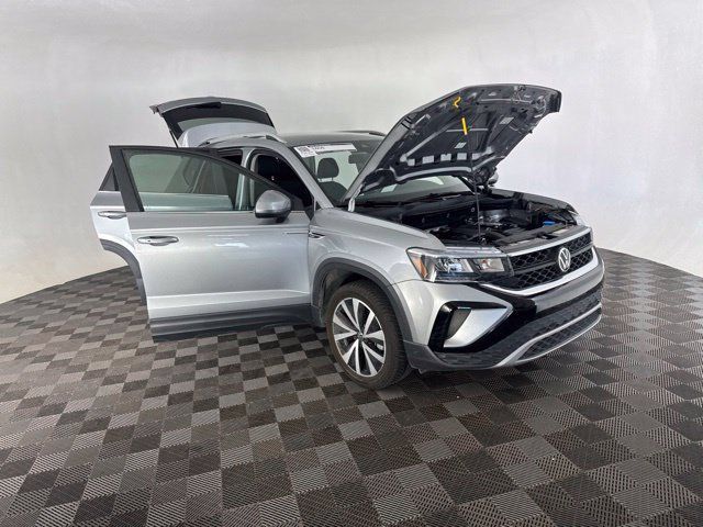 Used 2022 Volkswagen Taos SE w/ IQ.Drive SE Package FWD image 14