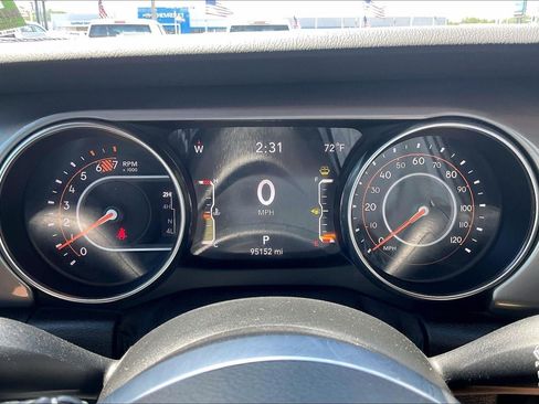 Used 2019 Jeep Wrangler Unlimited Sahara AWD/4WD image 19