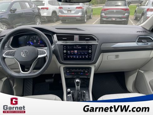 Used 2023 Volkswagen Tiguan SE image 13