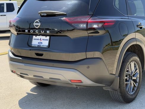 Used 2023 Nissan Rogue S FWD image 8