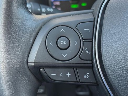 Used 2021 Toyota RAV4 XLE image 19