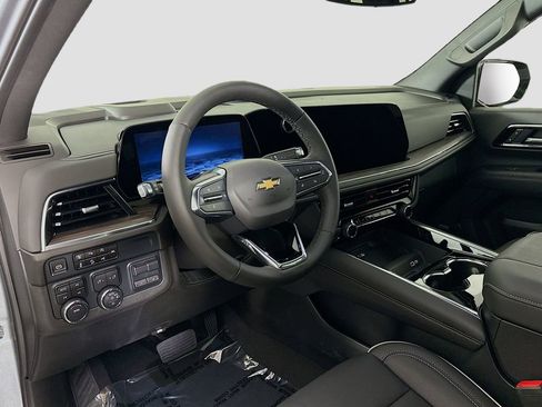 New 2025 Chevrolet Suburban Premier image 9