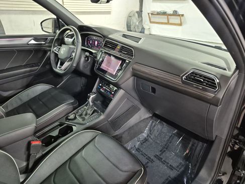 Used 2024 Volkswagen Tiguan SEL R-Line AWD/4WD image 30