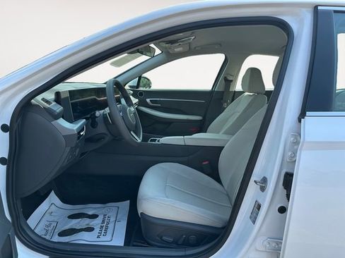 Used 2025 Hyundai Sonata SEL FWD image 9