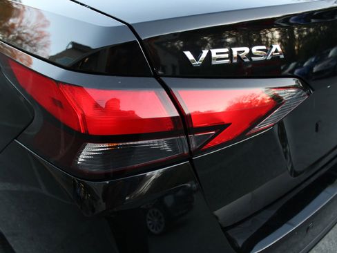 Used 2022 Nissan Versa SV image 20