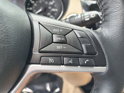 Certified 2019 Nissan Rogue SV FWD image 32