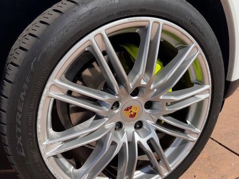 Used 2017 Porsche Cayenne S Platinum w/ Premium Package (PJW) image 36