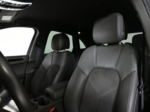 Certified 2021 Porsche Macan image 5