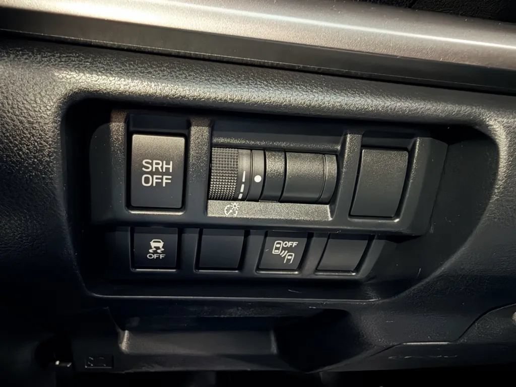 Used 2019 Subaru Crosstrek 2.0i Limited w/ Moonroof Package w/Navigation AWD/4WD image 18