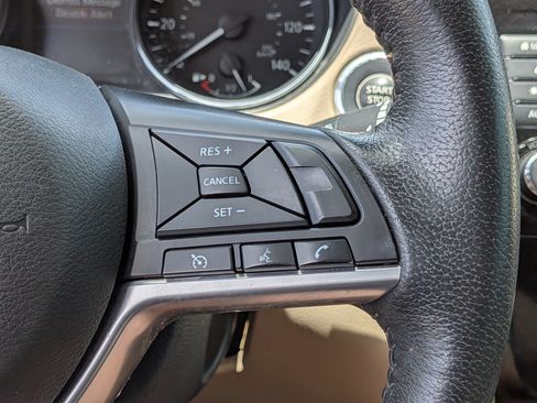 Used 2019 Nissan Rogue SV FWD image 25