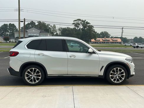 Used 2019 BMW X5 xDrive40i w/ Premium Package 2 AWD/4WD image 4