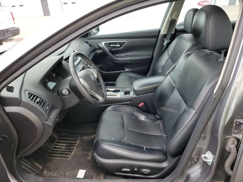 Used 2017 Nissan Altima 2.5 SL w/ Moonroof Package FWD image 2