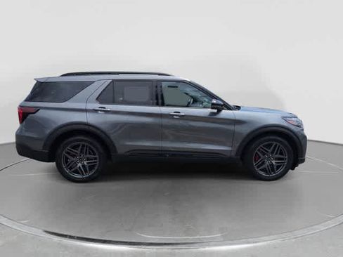Used 2025 Ford Explorer ST AWD/4WD image 9