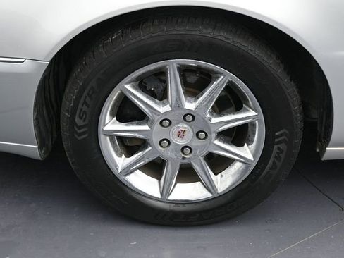 Used 2010 Cadillac DTS Luxury image 24